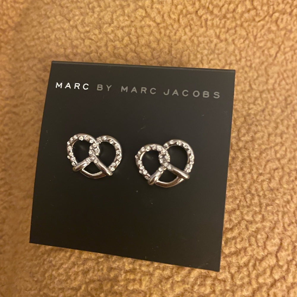 SOLD NWT Elegant Silver Pretzel Knot Earrings - Picture 3 of 5